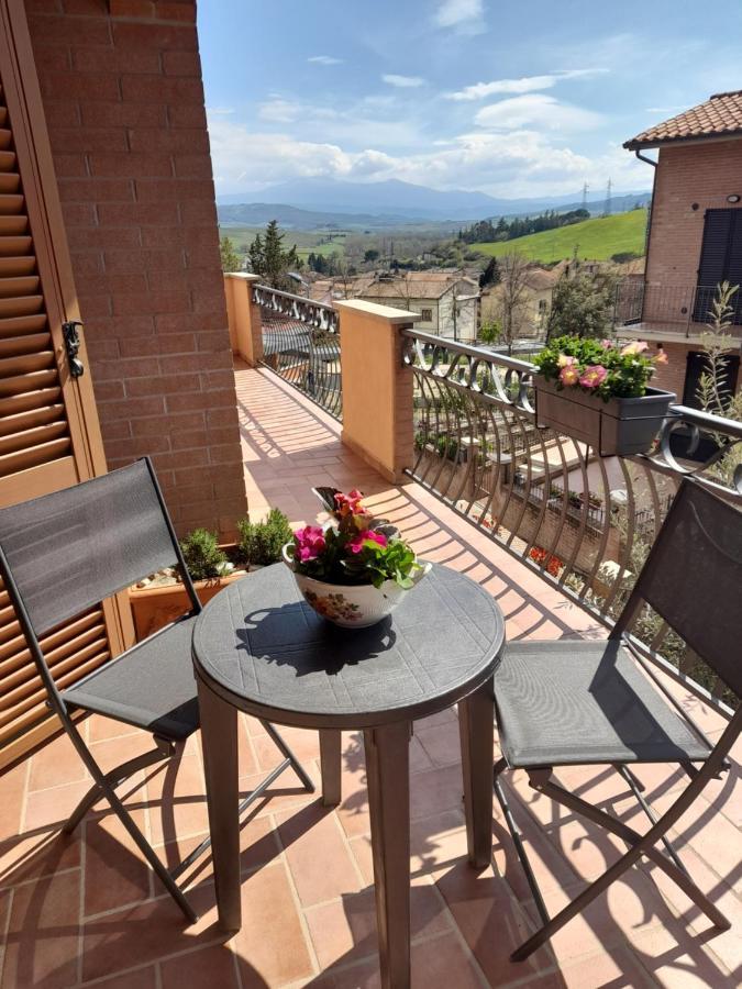 Un Passo Alla Volta Torrenieri エクステリア 写真
